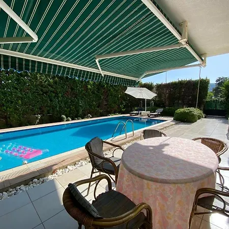 فيلة Gepflegte Mit Eigenem Pool Auf 370m² Und 2 Minuten Fussweg Zum Strand