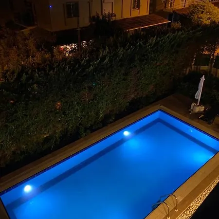 Gepflegte Mit Eigenem Pool Auf 370m² Und 2 Minuten Fussweg Zum Strand فيلة