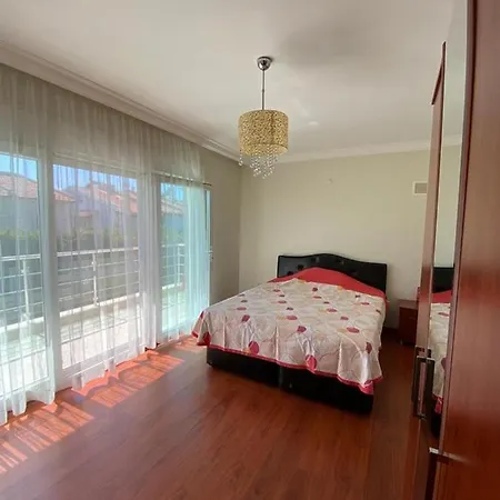 فيلة Gepflegte Mit Eigenem Pool Auf 370m² Und 2 Minuten Fussweg Zum Strand
