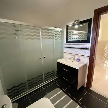 فيلة Gepflegte Mit Eigenem Pool Auf 370m² Und 2 Minuten Fussweg Zum Strand *