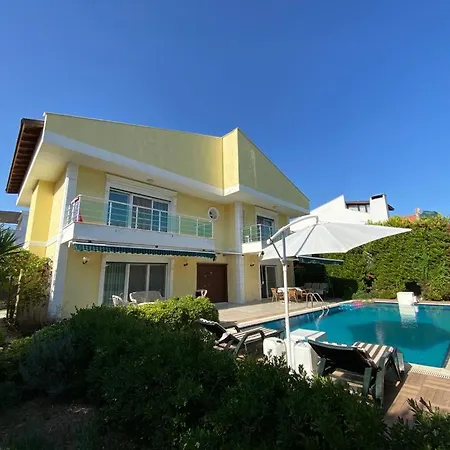فيلة Gepflegte Mit Eigenem Pool Auf 370m² Und 2 Minuten Fussweg Zum Strand *