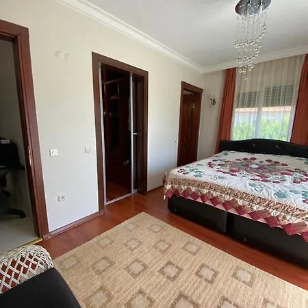 Gepflegte Mit Eigenem Pool Auf 370m² Und 2 Minuten Fussweg Zum Strand * أورلا